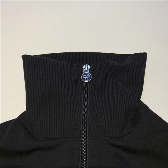 TNA Aritzia black cropped lightweight athletic zip up sweater - Picture 10 of 13